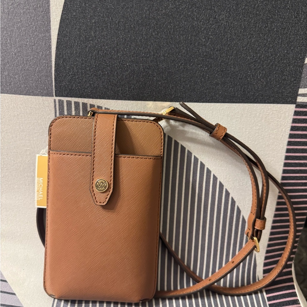 Michael Kors phone bag (NEW)
